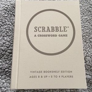 Scrabble Bookshelf Edition